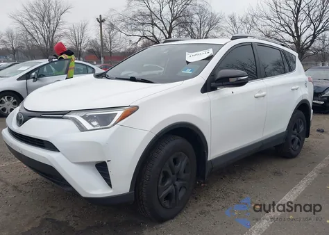 2018 Toyota Rav4 Le z USA, uszkodzony, nr VIN JTMBFREV1JD241818